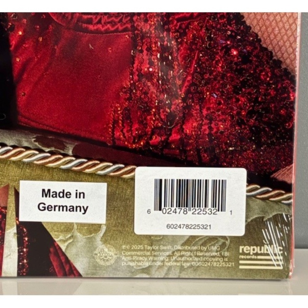 Sealed Taylor Swift The Life of a Showgirl Tiny Bubbles in Champagne Edition - Picture 4 of 8